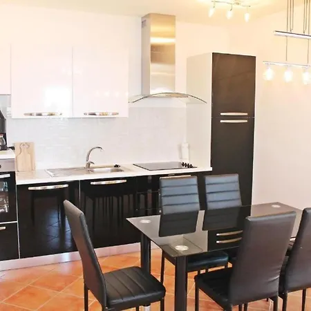 In With Sea View, Balcony, Air Conditioning, Wifi Apartment